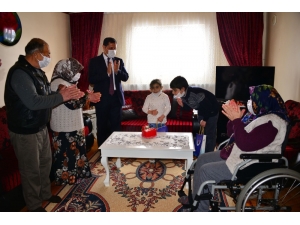 Vali Mustafa Masatlı, Çocukların Bayramını Evlerinde Kutladı