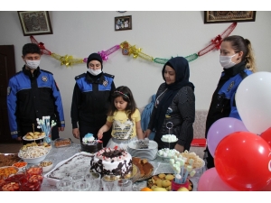 Midyat Polisinden 2 Çocuğa Doğum Günü Sürprizi