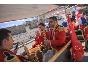 Sokağa Çıkma Kısıtlamasında Bandolu 23 Nisan Kutlaması