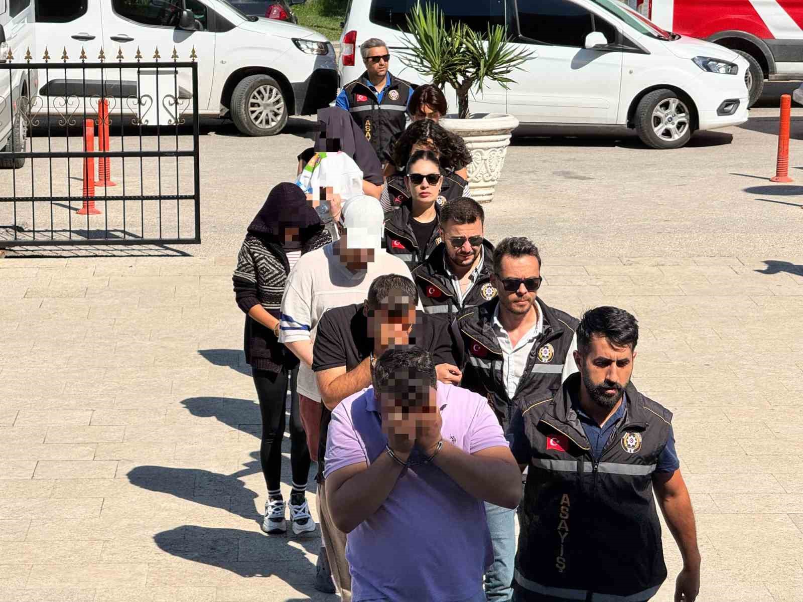 fuhus-operasyonunda-meyveli-sifreleme-oyununu-polis-bozdu