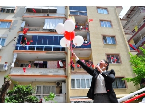 Sokak Sokak Gezdi, Öğrencilerini Sevindirdi