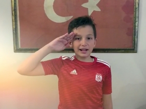 Sivasspor’un Minik Taraftarından 23 Nisan Kutlaması