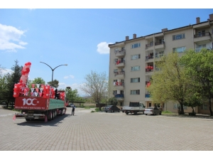 23 Nisan Coşkusu Korona Virüsü Sebebi İle Çayırhan Da Balkonlarda Yaşandı