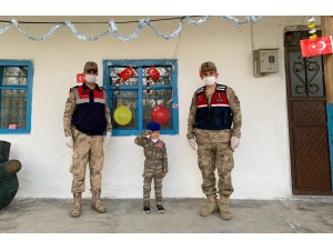 Küçük Muhammet 23 Nisan’ı Askeri Üniformasıyla Kutladı