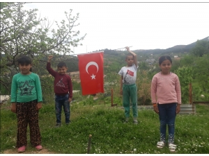 Köy Çocuklarının 23 Nisan Kutlaması