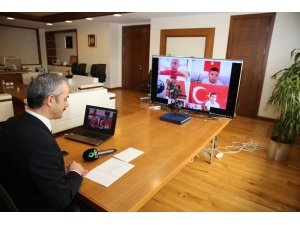 Çiftçi, Çocukların Coşkusuna Video Konferansla Ortak Oldu
