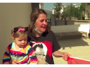 Polisin Minik Adem Efe’ye Getirdiği Polis Kıyafeti Anneyi Gözyaşlarına Boğdu