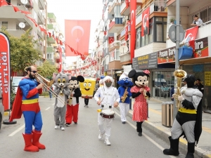 İzmir’de 23 Nisan Kutlamaları