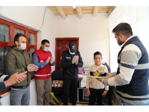 Başkale’de Çocuklara 23 Nisan Sürprizi