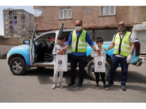 Büyükşehir Belediyesi İhtiyaç Sahiplerine Gıda Kolilerini Ulaştırmaya Devam Ediyor