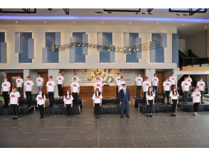 Fadıloğlu İstiklal Marşı’nı Çocuklar İçin Okudu