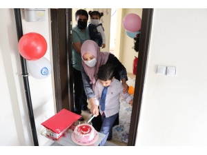 23 Nisan Çocuklarına Doğum Günü Sürprizi