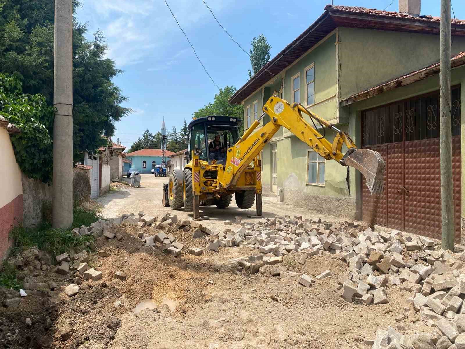 inonu-de-bozulan-yollar-yenileniyor