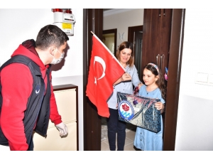 23 Nisan Sabahına Süprizle Uyandılar