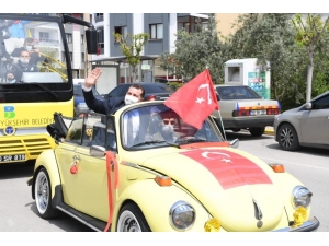 Bayram Coşkusunu Balkonlarında Yaşadılar