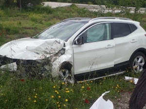 Manevra Yapan Traktöre Çarpan Otomobil Sürücüsü Yaralandı