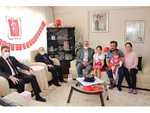 Kula’da 23 Nisan Doğumlu Çocuklara Sürpriz Kutlama