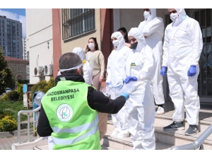 Sokağa Çıkma Kısıtlamasının İlk Gününde Sağlıkçılar Unutulmadı