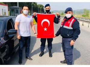 Jandarmadan Bayraklı Kutlama