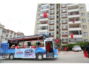 Elazığ’da Gakkobüslü, Mehteranlı 23 Nisan Coşkusu