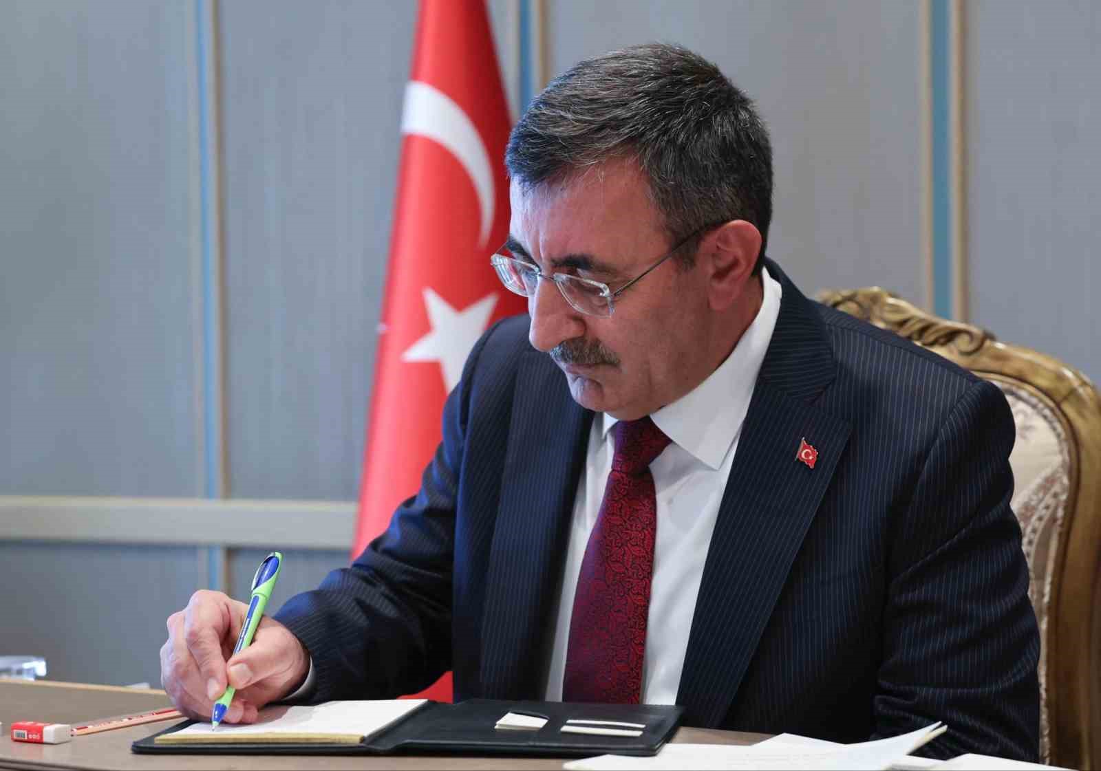 cumhurbaskani-yardimcisi-yilmaz-karadeniz-tahil-girisimi-nden-edindigimiz-tecrubeyle-guvenli-seyruseferin-yeniden-tesisi-icin-calisiyoruz