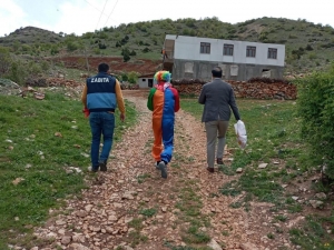 Ergani’de Çocuklara Sürpriz Doğum Günü Kutlaması