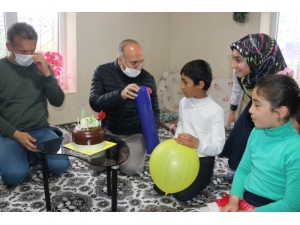 Bitlis’te 23 Nisan’da Doğan Çocuklara Sürpriz Doğum Günü