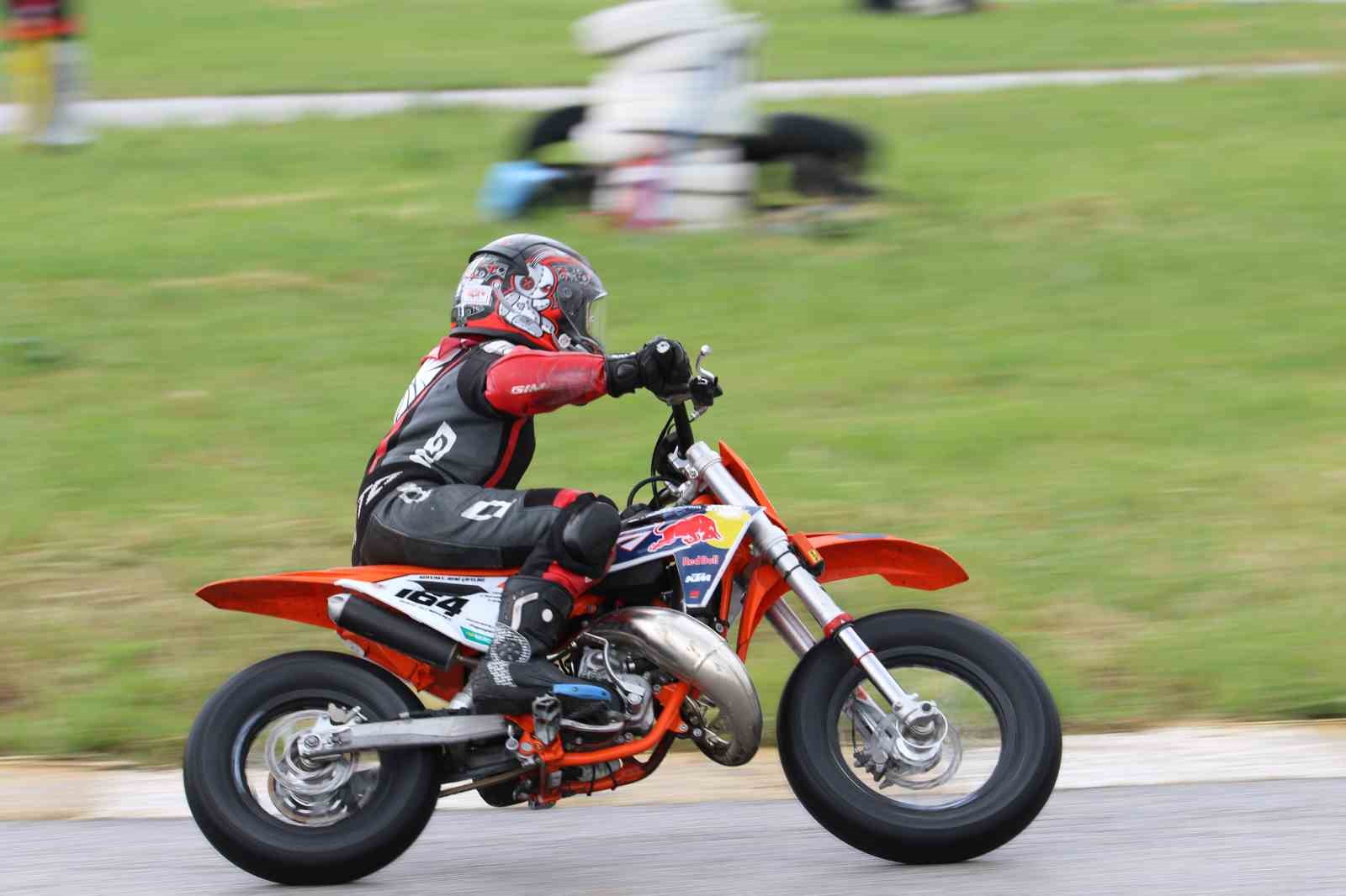 supermoto-ve-motomini-heyecani-usak-ta-basladi