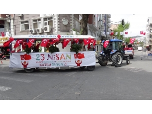 23 Nisan Coşkusu, Sokağa Çıkma Kısıtlamasına Rağmen Balkonlarda Yaşandı