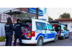 Ayvalık’ta Polis Ekipleri Çocukları Unutmadı