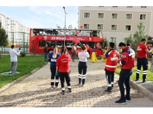 Diyarbakır Büyükşehir Belediyesi Korosundan Sağlıkçılara Destek Konseri