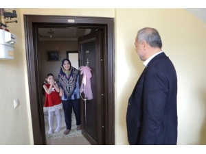 Başkan Üçok’tan Minik Beren’e 23 Nisan Sürprizi