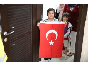 Haliliye’de Çocuklara Bayrak Dağıtıldı