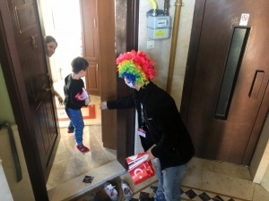 Gazeteciler, 700 Bayrak Ve Balonu Çocuklara Hediye Etti