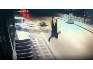 Ümraniye’de Feci Kaza: Motosikletli Metrelerce Havaya Fırladı