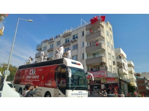 Büyükşehir Belediye Bandosu, Kuşadası’nı Coşturdu