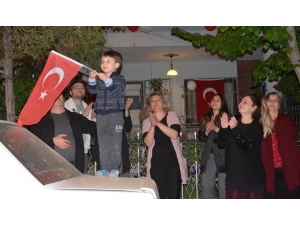 Turgutlu Tek Yürek Oldu, İstiklal Marşı’nı Söyledi