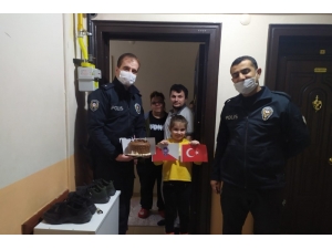 Polis Ağabeylerinden 23 Nisan Çocuklarına Sürpriz