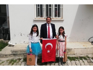 Başkan Kılıç, Çocuklara Hediye Verdi