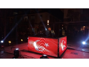 23 Nisan Coşkusunu Dj İle Birlikte Yaşadılar