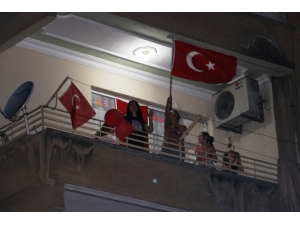 Şanlıurfalılar İstiklal Marşı’nı Cumhurbaşkanı Erdoğan İle Birlikte Okudu