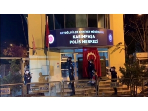 İstanbul’daki Polis Merkezlerinden Sosyal Mesafeli 23 Nisan Kutlaması