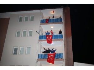 Polisten Havai Fişekli Kutlama