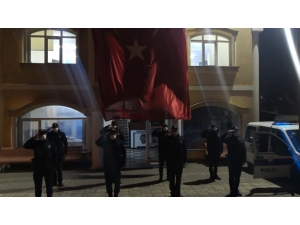 Cumhurbaşkanı Erdoğan’ın “İstiklal Marşı” Çağrısına İstanbul Polisinden Tam Destek