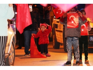 Sakarya 21.00’da Tek Ağızdan İstiklal Marşı Okudu