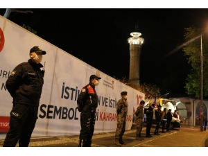 Polisler Hep Birlikte İstiklal Marşı Okudu
