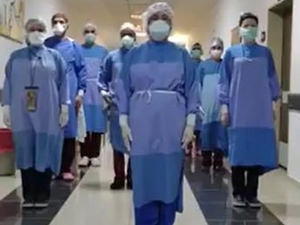 Hastane Koridorunda İstiklal Marşı’nı Okudular