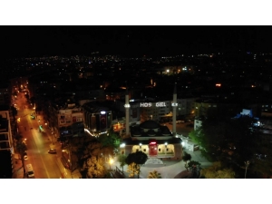 Denizli’de Camilerde Yakılan Mahyalar Ramazan’ın Geldiğini Müjdeledi