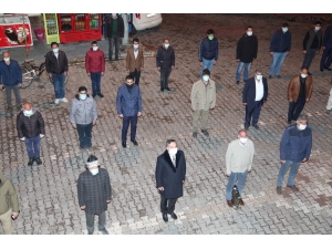 Ahlat Belediyesi Personelleriyle İstiklal Marşı Okudu