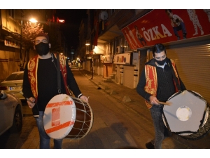 Ramazan- I Şerif’in İlk Sahurunda Davulcular, Vatandaşları Uyandırdı